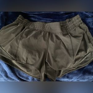 GUC Lululemon hotty hot shorts, black,size 12